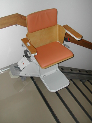 旭川市での階段昇降機設置（整形外科2）