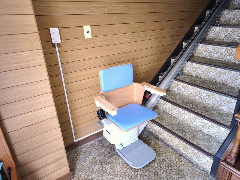 遠方からのご依頼もスピーディに対応！階段昇降機の設置事例