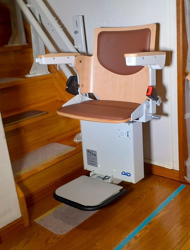 住み慣れた家で暮らし続けたい！思いを叶える階段昇降機の入替事例