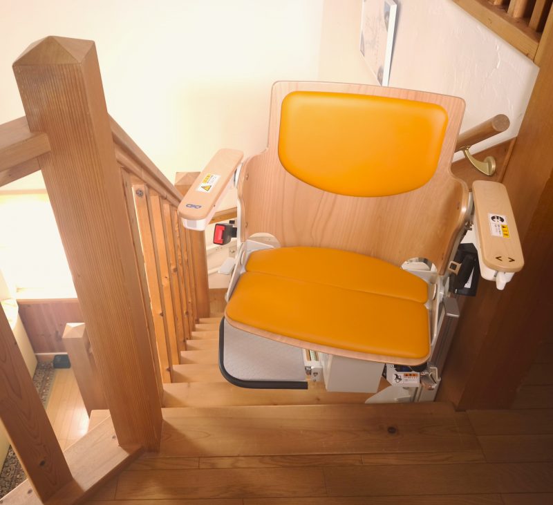 ALSの夫を支える環境とは！いす式階段昇降機で安全な暮らしを実現