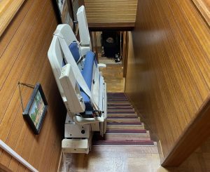 C社製のいす式階段昇降機