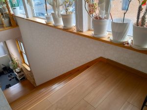 せり出している窓