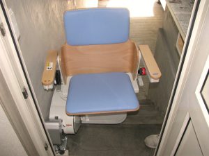 上階いす回転85度
