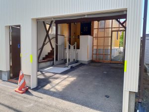 外壁とシャッターを設置