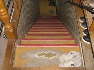 設置前の階段の様子