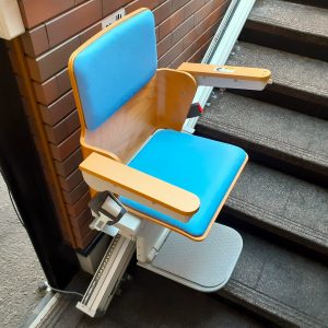 下階レールの飛出し
