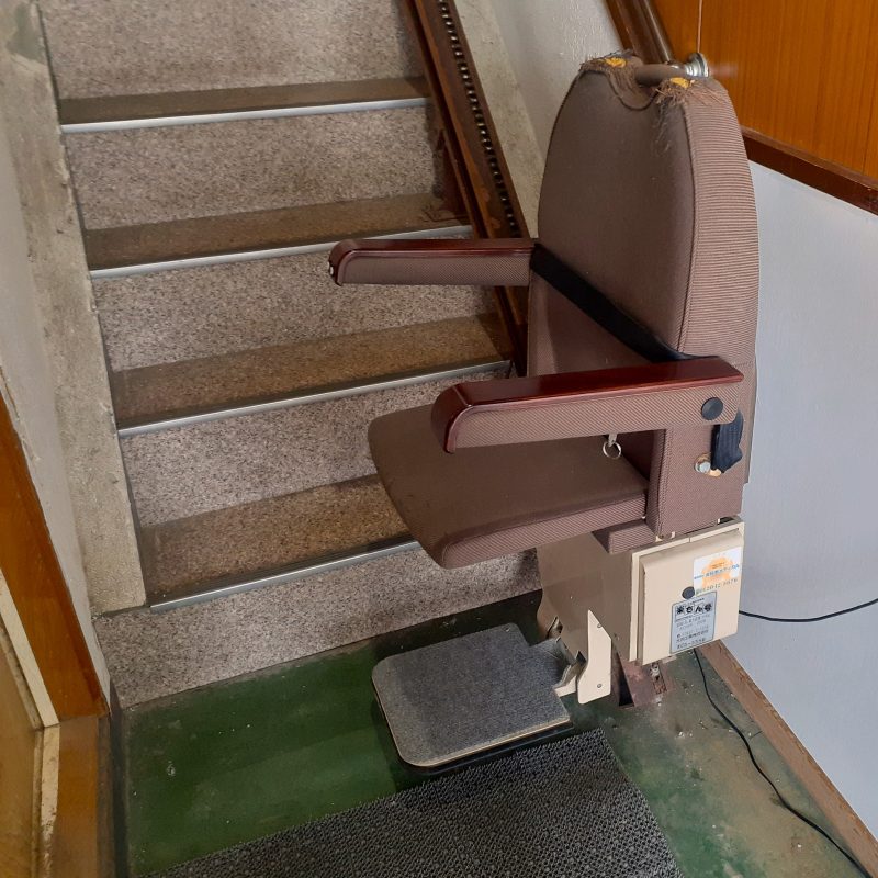 28年前の機種が故障する前に！いす式階段昇降機の入れ替え事例
