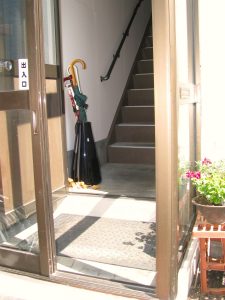 設置前外から玄関