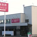 高齢者に優しい葬儀場づくり｜いす式階段昇降機の入れ替え事例