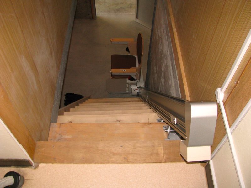 狭い階段の設置事例！住宅改修と階段昇降機で叶えた安全な暮らし