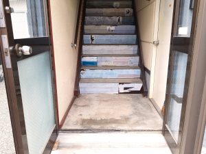 設置前・1階鉄骨階段
