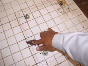 支柱土台を徹底的に洗浄