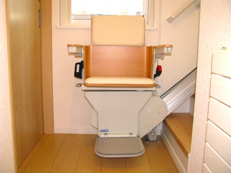 抗がん剤で治療中の夫のために！階段昇降機で在宅療養をサポート