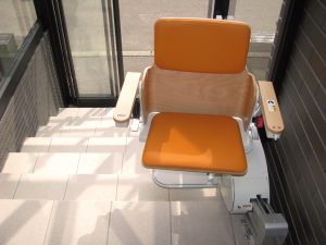 上階乗降位置・いす回転85&deg;