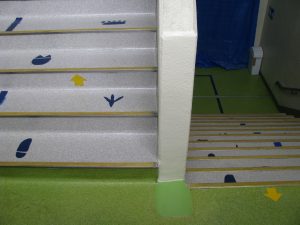 ２&sim;３階踊り場中壁カット②