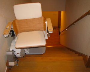 ２階乗降位置85&deg;いす回転