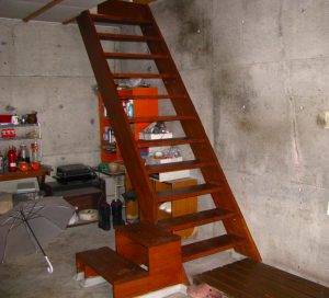 設置前・架け替えた車庫階段