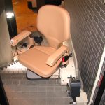 豪雪地帯の外階段対策｜屋外用いす式階段昇降機の設置事例