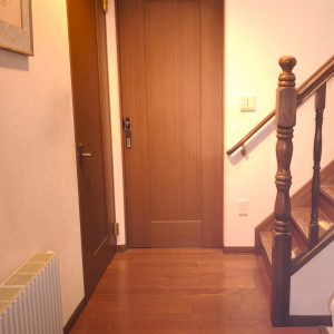 設置前1階の扉の様子