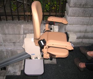 上階乗降位置いす回転85&deg;