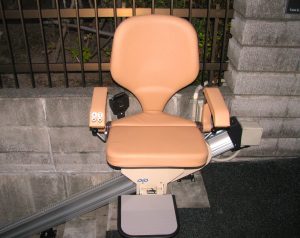 26年使用した階段昇降機を入替