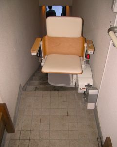 ２階いす回転85&deg;乗降位置