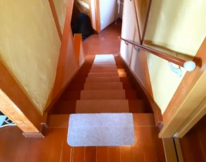 設置前・上階から階段全体