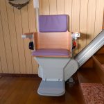 急勾配43°の階段を安全に｜H様邸のいす式階段昇降機の設置事例