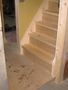 直線階段へ改修後