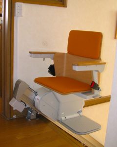 2階乗降位置いす回転85&deg;