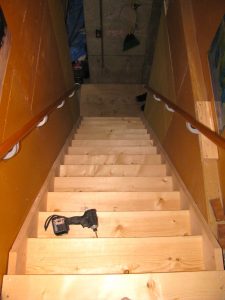 直線階段へ改修