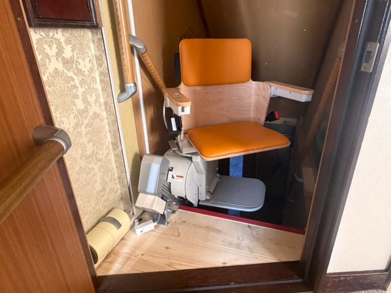 ALS患者の自宅療養をサポート！いす式階段昇降機の設置事例