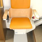 透析の日常生活への影響｜階段の昇り降りの負担を昇降機でサポート