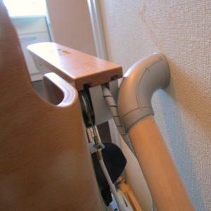 いす回転時手摺りと干渉