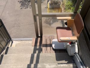 下階乗降位置と足台