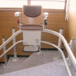 【42度の急勾配な階段】元気なうちに階段昇降機を設置した事例