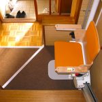 【北見市】曲線階段に直線階段用いす式階段昇降機を設置した事例