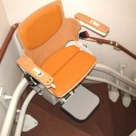 同居を始めるお母様を迎える準備。階段幅の広さにこだわった「KF-W」 設置事例